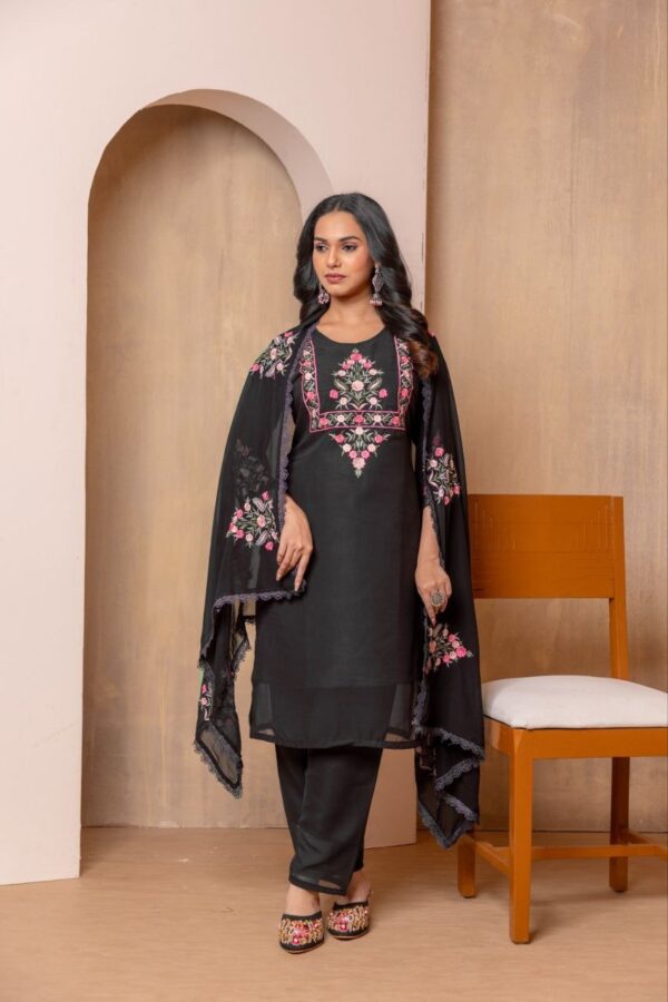 Elegant Embroidered Heavy Faux Georgette Set with Lace Border Dupatta - Image 5