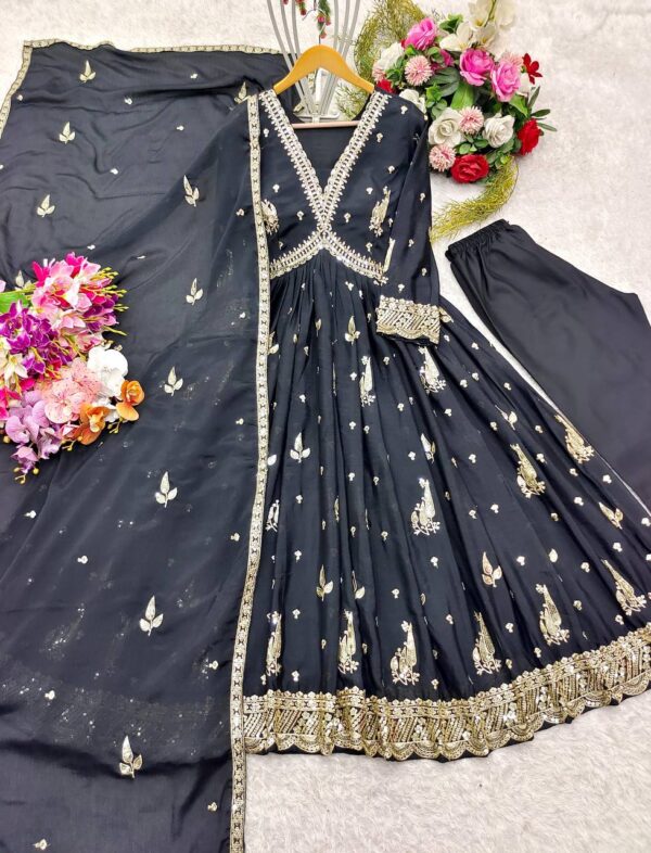 Jazz & Co. Aliya-Cut Gown Set – Elegance Redefined! - Image 3