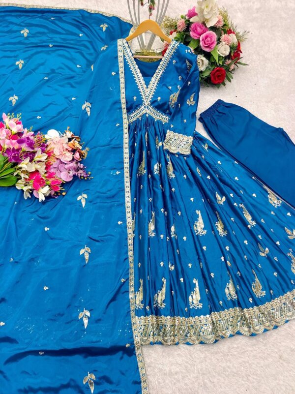 Jazz & Co. Aliya-Cut Gown Set – Elegance Redefined! - Image 5